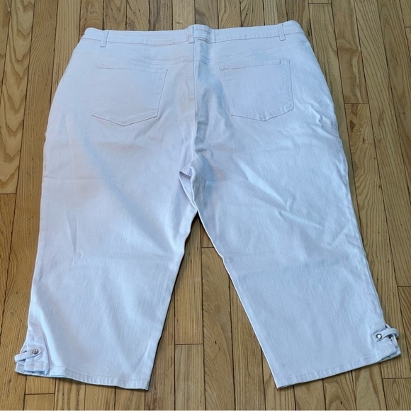 Massey Women's‎ White Jean Capris Rhinestone detail Plus sz 26W - Picture 2 of 10